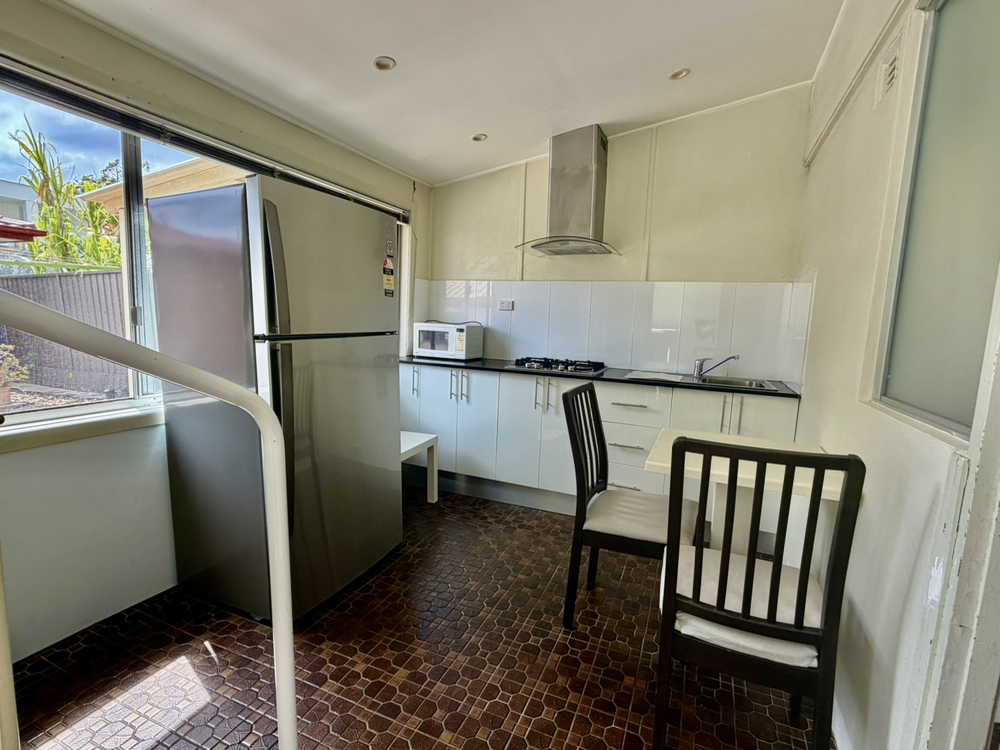 今日珀斯Hurstville 一房带书房 独立进出Granny Flat 拎包入住 Hurstville 一房带书房 独立进出Granny Flat 拎包入住