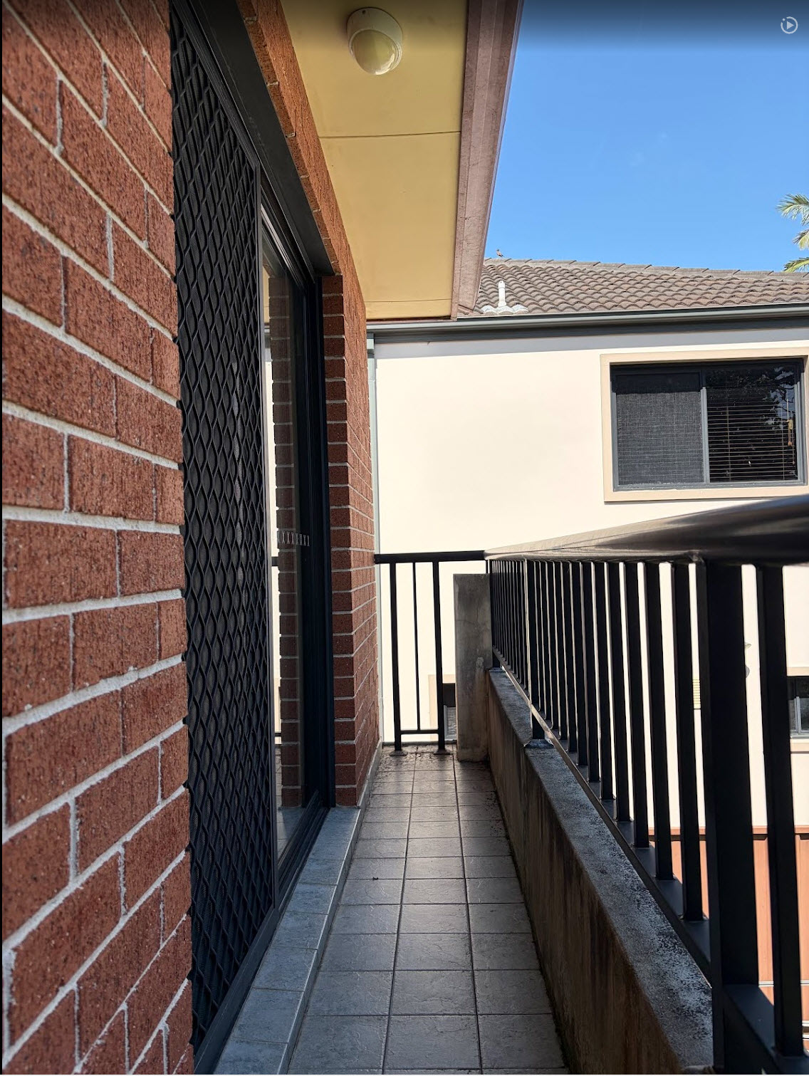 今日悉尼Strathfield 可双人 8分钟火车站 阳台 静街无噪音 包水电网 Strathfield 可双人 8分钟火车站 阳台 静街无噪音 包水电网