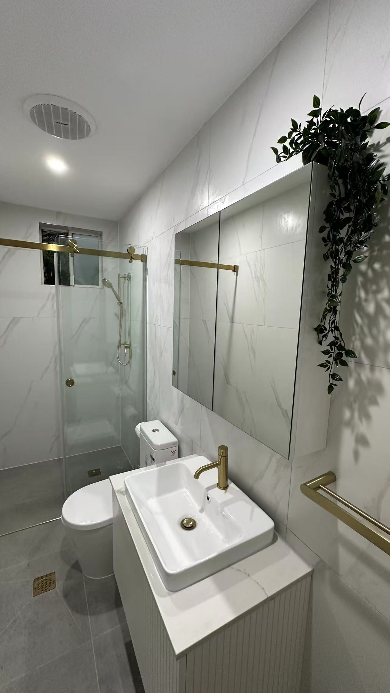 今日悉尼Burwood 优质4b2b整租 1800 拎包入住 Burwood 优质4b2b整租 1800 拎包入住