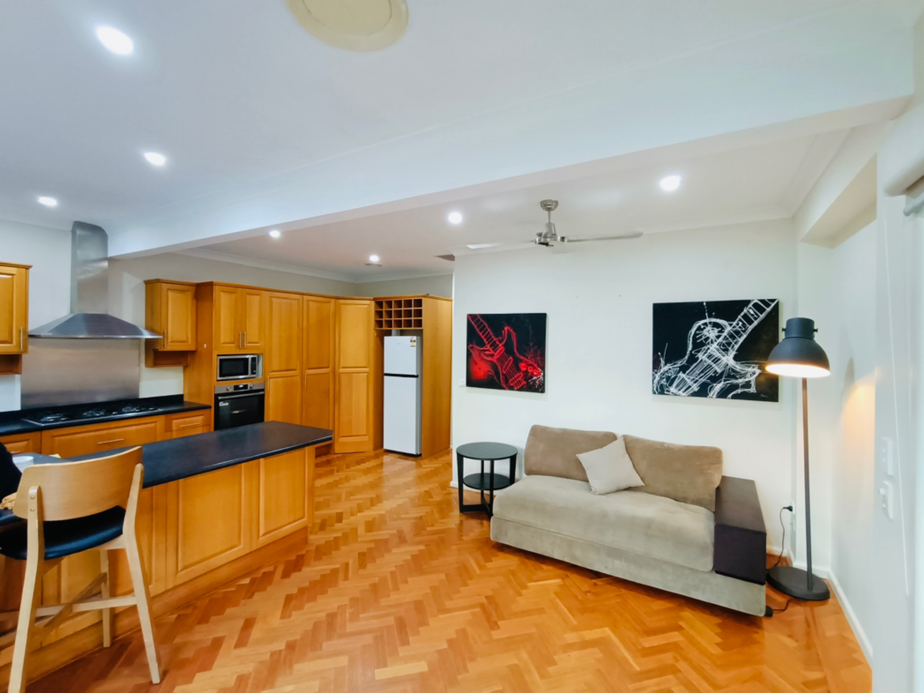 今日悉尼Chifley 现入住免最多两周房租 海边空调主人房找招一租客 Chifley 现入住免最多两周房租 海边空调主人房找招一租客