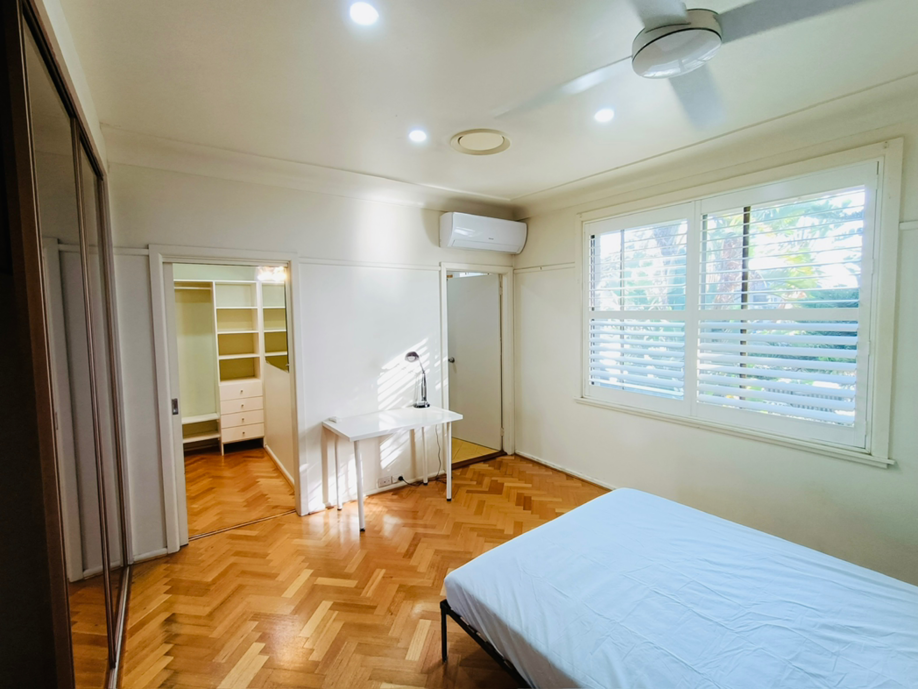 今日悉尼Chifley 现入住免最多两周房租 海边空调主人房找招一租客 Chifley 现入住免最多两周房租 海边空调主人房找招一租客