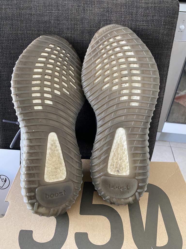 今日珀斯Yeezy 350 V2 Beluga 20 Mens US 11 Yeezy 350 V2 Beluga 20 Mens US 11