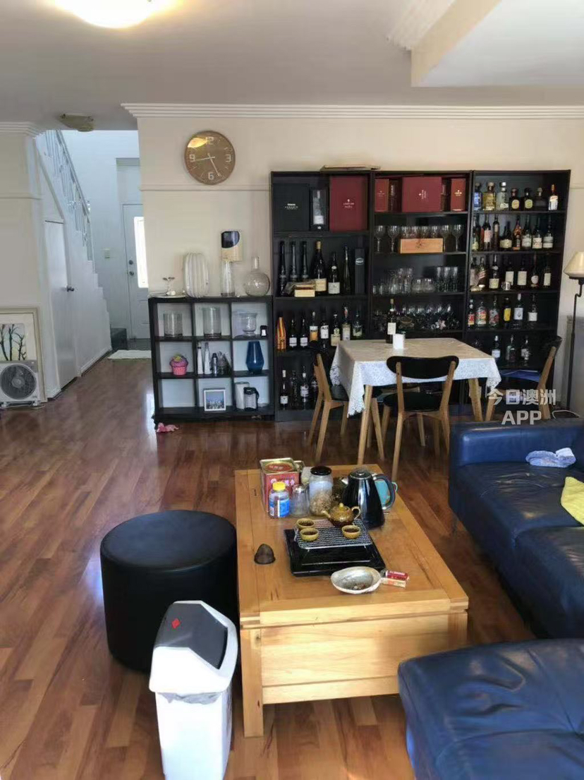 今日悉尼Parramatta 4房大house内近新正北向近火车站 Parramatta 4房大house内近新正北向近火车站