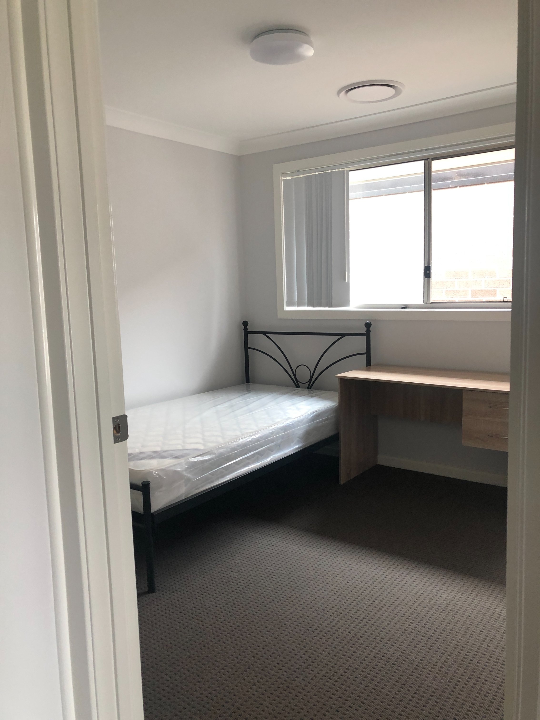 今日黄金海岸Campbelltown 走路到Leppington火车站 新house 单人房出租 Campbelltown 走路到Leppington火车站 新house 单人房出租
