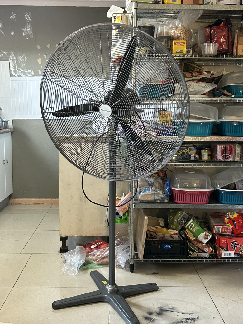 今日珀斯风扇血压器家用电器电视台灯电磁鍋华为自拍杆 风扇血压器家用电器电视台灯电磁鍋华为自拍杆