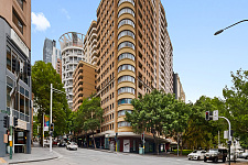  黄金地段的时尚公寓 2bed 2bath 1car space For Sale