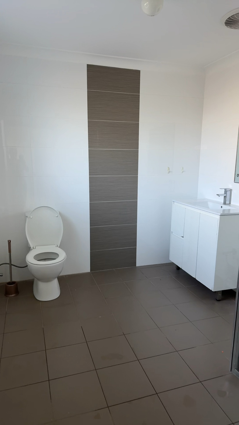 今日悉尼Cabramatta Canley Vale 有空調倆個雙人房出租可以放倆個床 Cabramatta Canley Vale 有空調倆個雙人房出租可以放倆個床