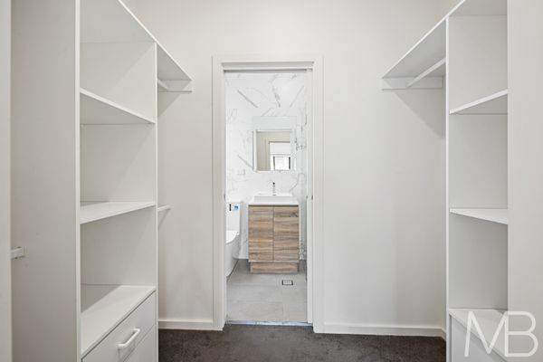 今日悉尼Ermington 包家具House双层4房3卫1车库近新后院低维护近145 Ermington 包家具House双层4房3卫1车库近新后院低维护近145