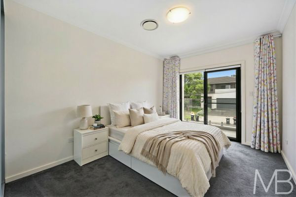 今日悉尼Ermington 包家具House双层4房3卫1车库近新后院低维护近145 Ermington 包家具House双层4房3卫1车库近新后院低维护近145