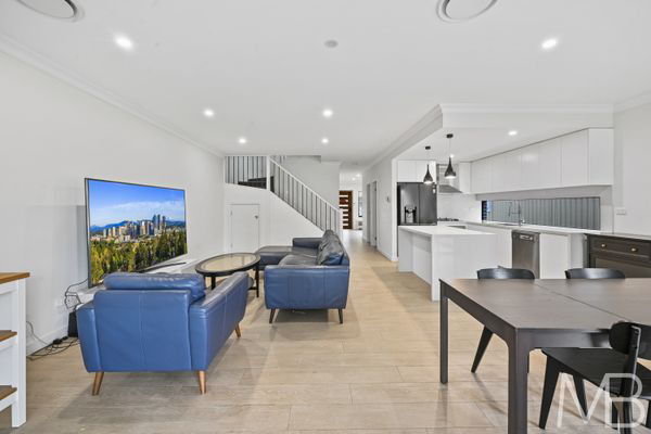 今日悉尼Ermington 包家具House双层4房3卫1车库近新后院低维护近145 Ermington 包家具House双层4房3卫1车库近新后院低维护近145