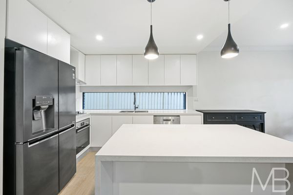 今日悉尼Ermington 包家具House双层4房3卫1车库近新后院低维护近145 Ermington 包家具House双层4房3卫1车库近新后院低维护近145