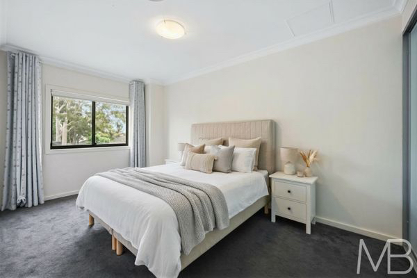 今日悉尼Ermington 包家具House双层4房3卫1车库近新后院低维护近145 Ermington 包家具House双层4房3卫1车库近新后院低维护近145