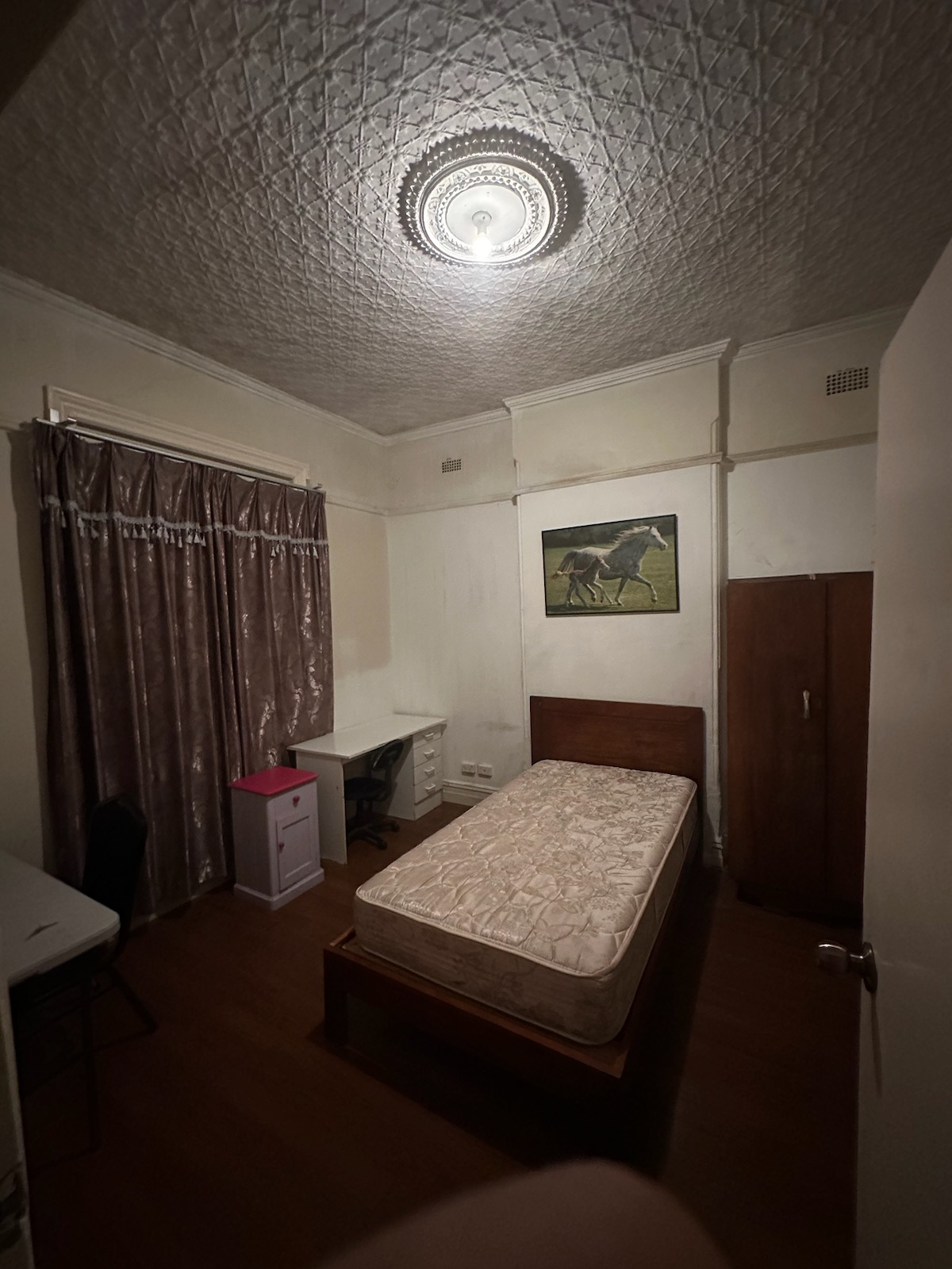 今日珀斯Strathfield house 3分钟火车站大单间200全包 Strathfield house 3分钟火车站大单间200全包