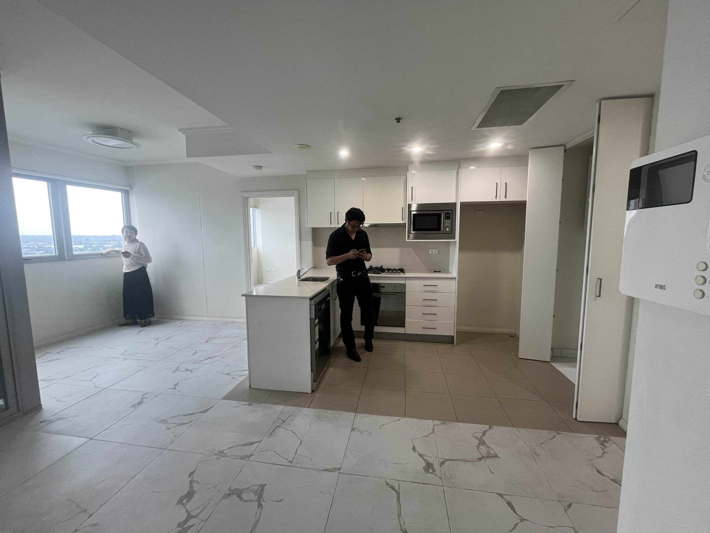 今日悉尼Burwood 核心地段步行3分钟到火车站 高层景观1房超大阳台可改2房 带车位 Burwood 核心地段步行3分钟到火车站 高层景观1房超大阳台可改2房 带车位