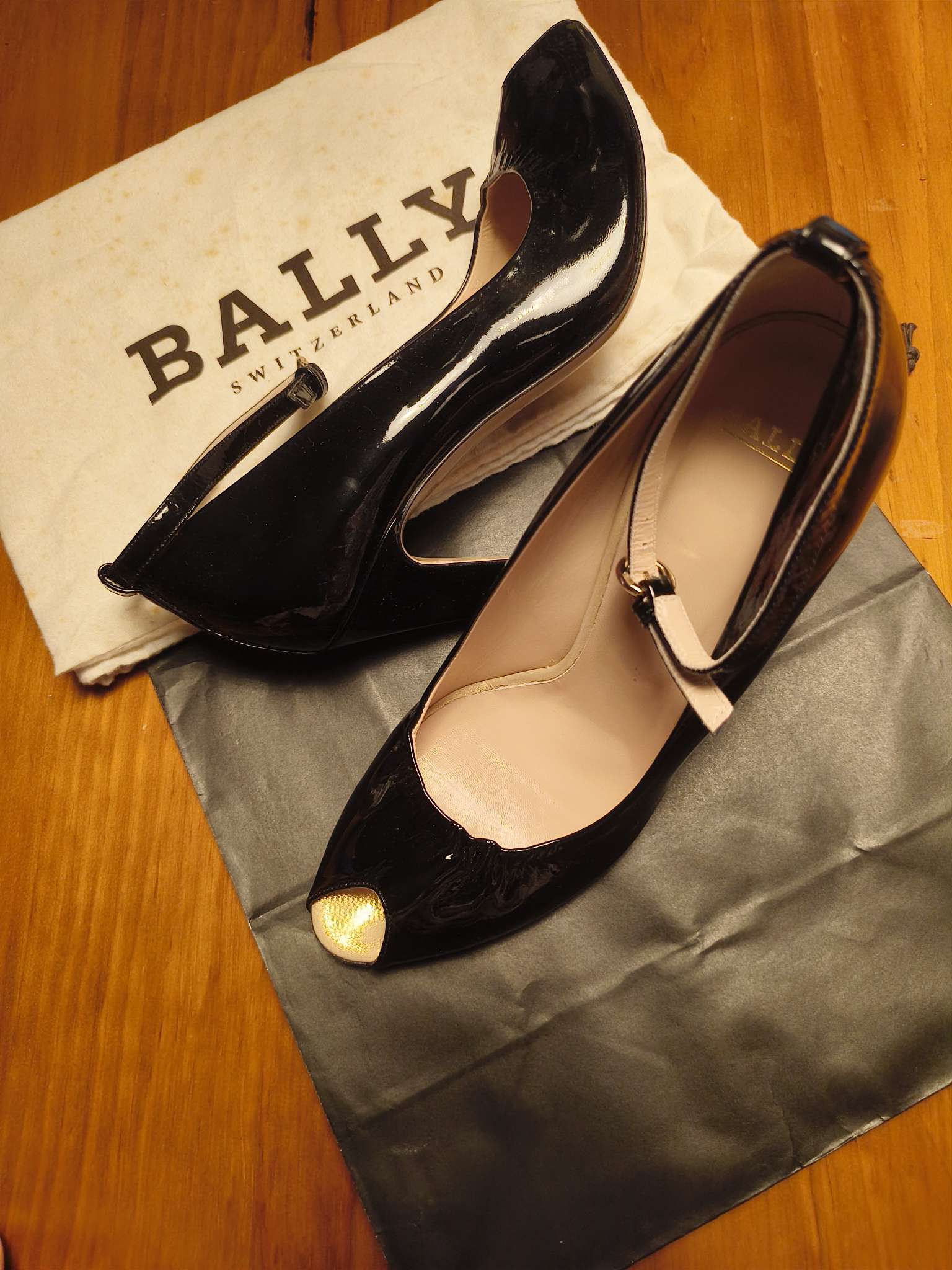 今日珀斯Bally牛皮露趾高跟鞋 Bally牛皮露趾高跟鞋