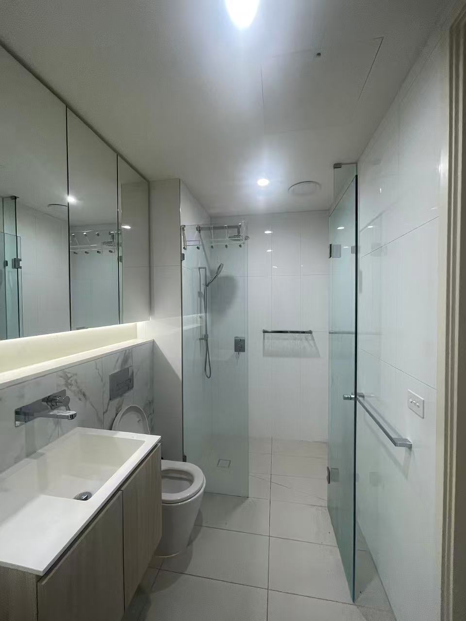 今日墨尔本Box Hill 一室一厅公寓整租带家具转合同 Box Hill 一室一厅公寓整租带家具转合同