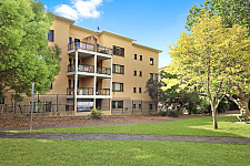 Hurstville 步行到 westfield 和火车站大房