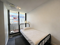 Rosebery  小次卧320pw 单人床 房间落地窗连阳台 可短租到7月
