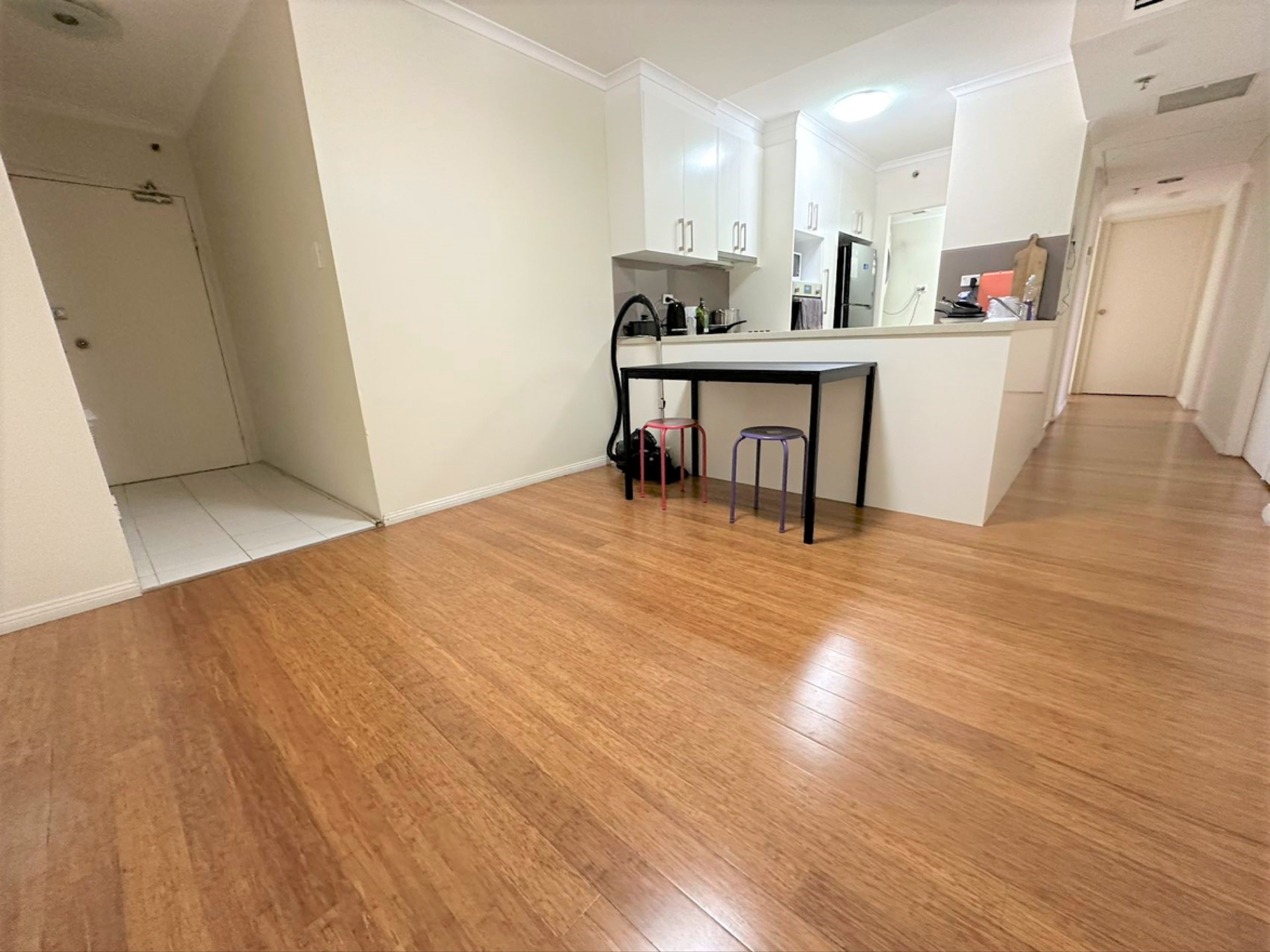 今日珀斯Sydney City CBD酒店式公寓超大主人套房独立卫浴出租 Sydney City CBD酒店式公寓超大主人套房独立卫浴出租