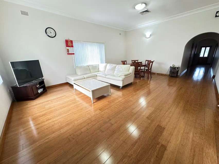 今日悉尼Ashfield 整租5卧4卫 翻新屋 车站500米 方便包家具 Ashfield 整租5卧4卫 翻新屋 车站500米 方便包家具
