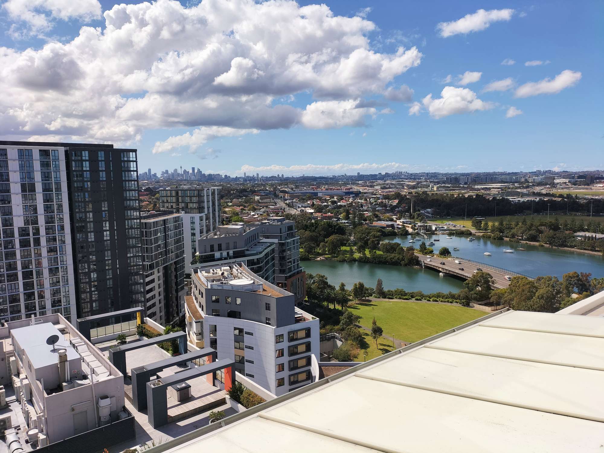 今日悉尼Wolli Creek 阳光主卧 独立卫浴 520刀 包家具水电网 Wolli Creek 阳光主卧 独立卫浴 520刀 包家具水电网