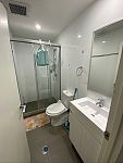 Homebush West 房单间带阳台厕所