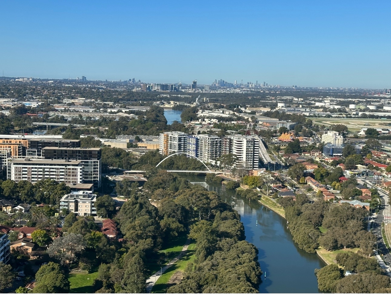 今日悉尼Parramatta 出租CBD 地标建筑一套超大豪华精装修全新 一房一厅公寓 Parramatta 出租CBD 地标建筑一套超大豪华精装修全新 一房一厅公寓