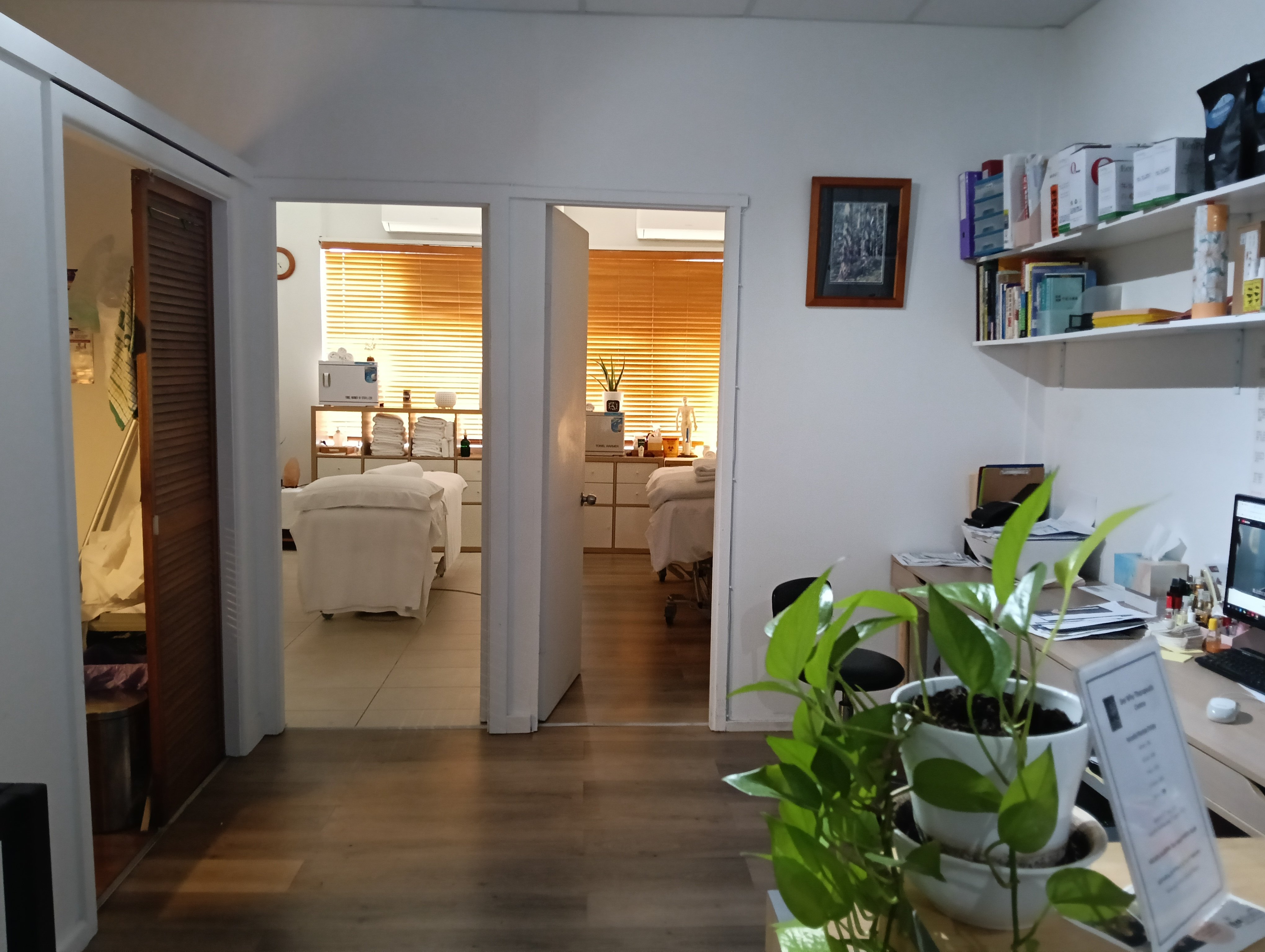 今日珀斯Dee Why商业中心33年正规按摩老店 3房间适合能开保险资格超低租金 Dee Why商业中心33年正规按摩老店 3房间适合能开保险资格超低租金