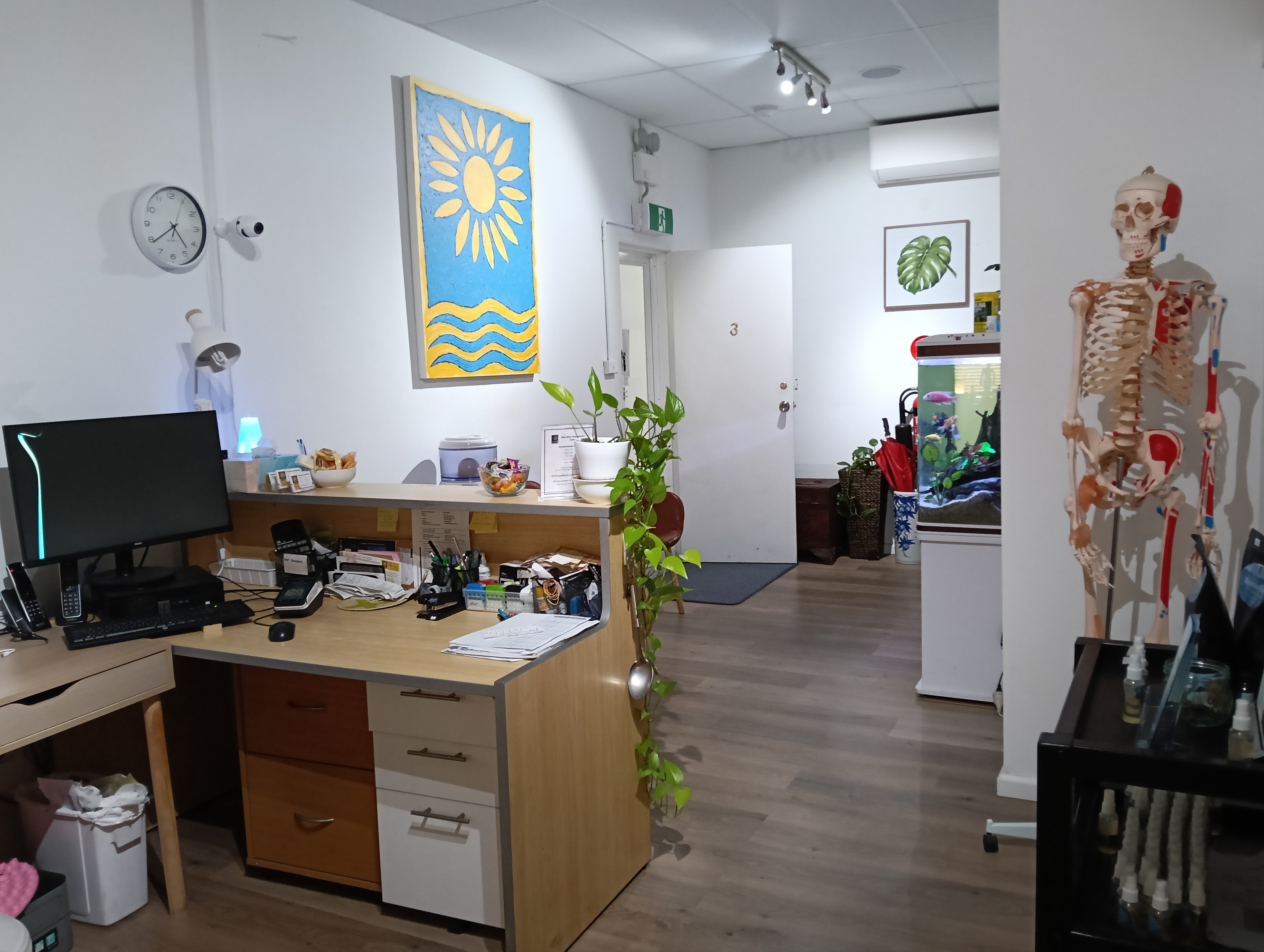今日珀斯Dee Why商业中心33年正规按摩老店 3房间适合能开保险资格超低租金 Dee Why商业中心33年正规按摩老店 3房间适合能开保险资格超低租金