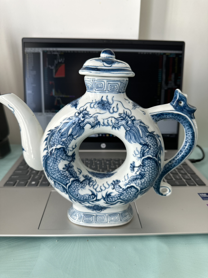 今日墨尔本三把异型茶壶 三把异型茶壶