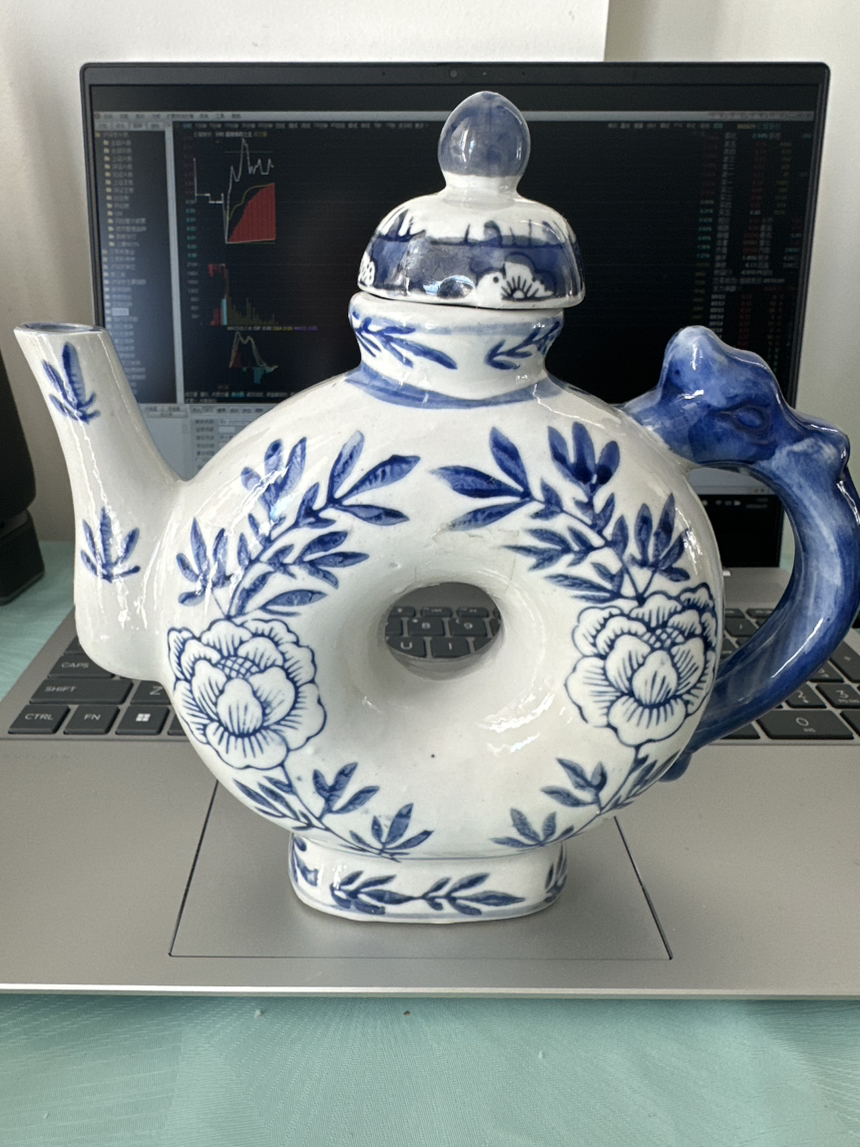 今日墨尔本三把异型茶壶 三把异型茶壶