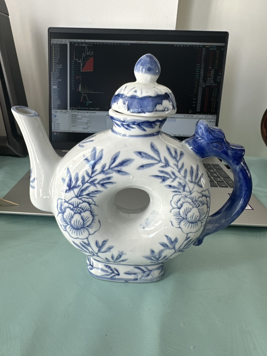 今日墨尔本三把异型茶壶 三把异型茶壶