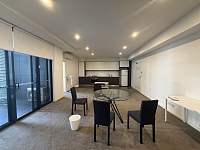 Wolli Creek 可咨询短租  精致两卧两卫公寓  东南向采光  有车位