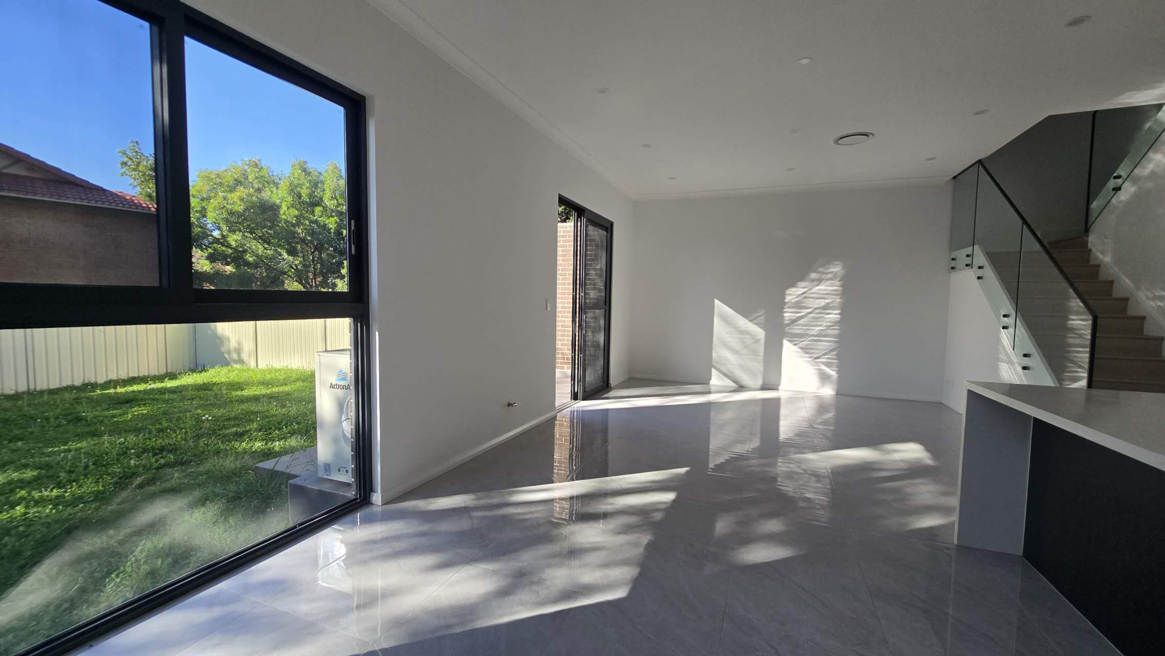 今日悉尼North Ryde 全新五房三卫两厅house整租 North Ryde 全新五房三卫两厅house整租