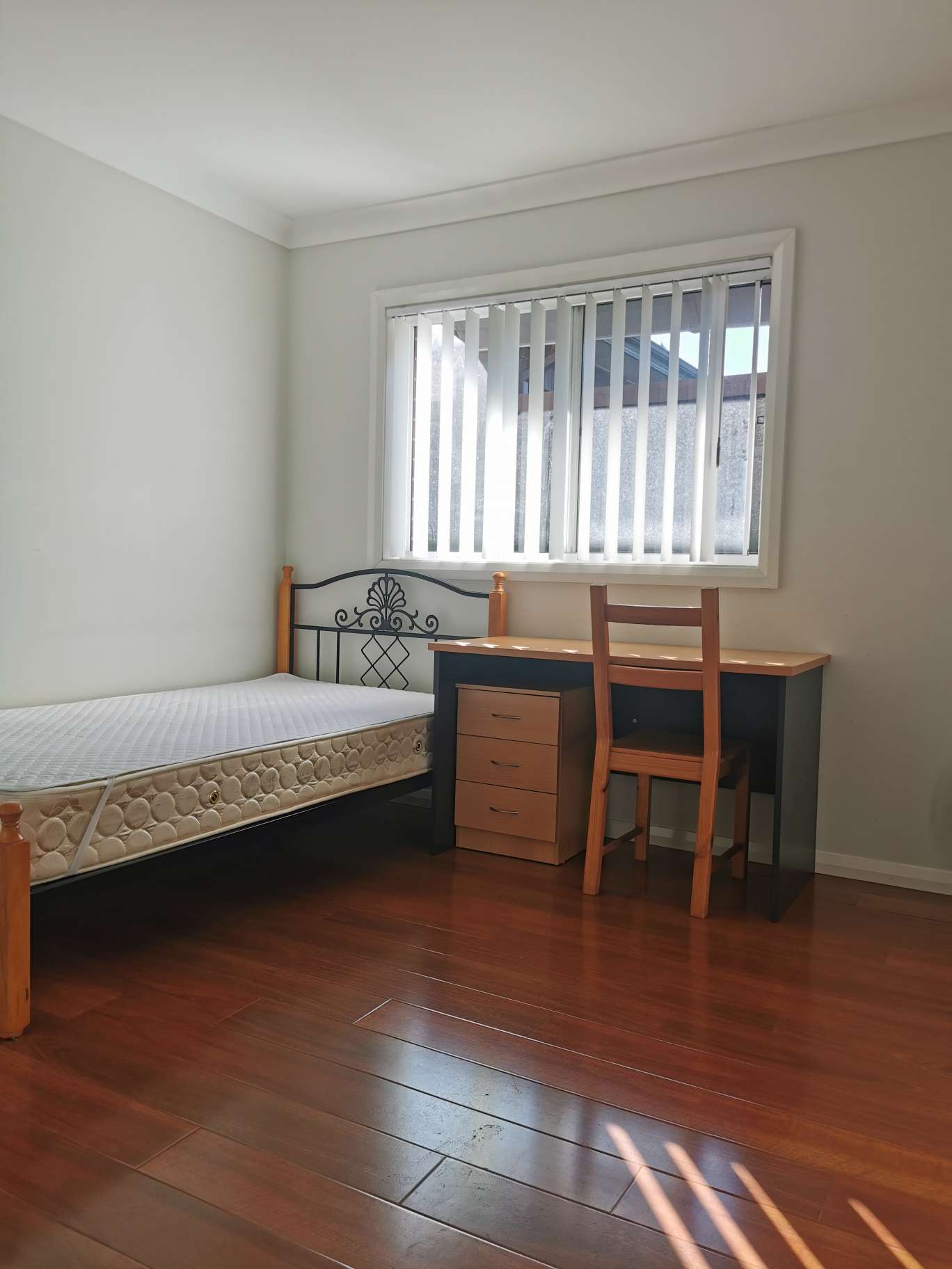 今日珀斯Burwood 近街静街砖house大单间招租 Burwood 近街静街砖house大单间招租