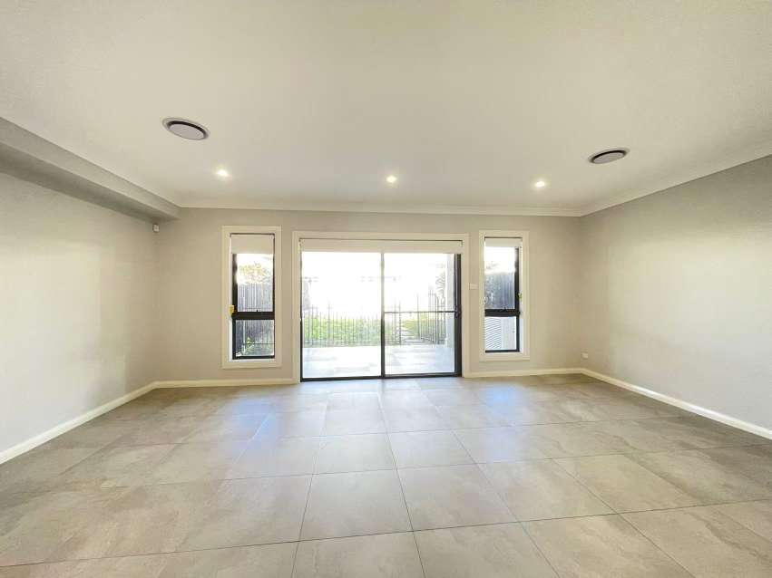 今日悉尼Oran Park 四房三卫house整租 Oran Park 四房三卫house整租