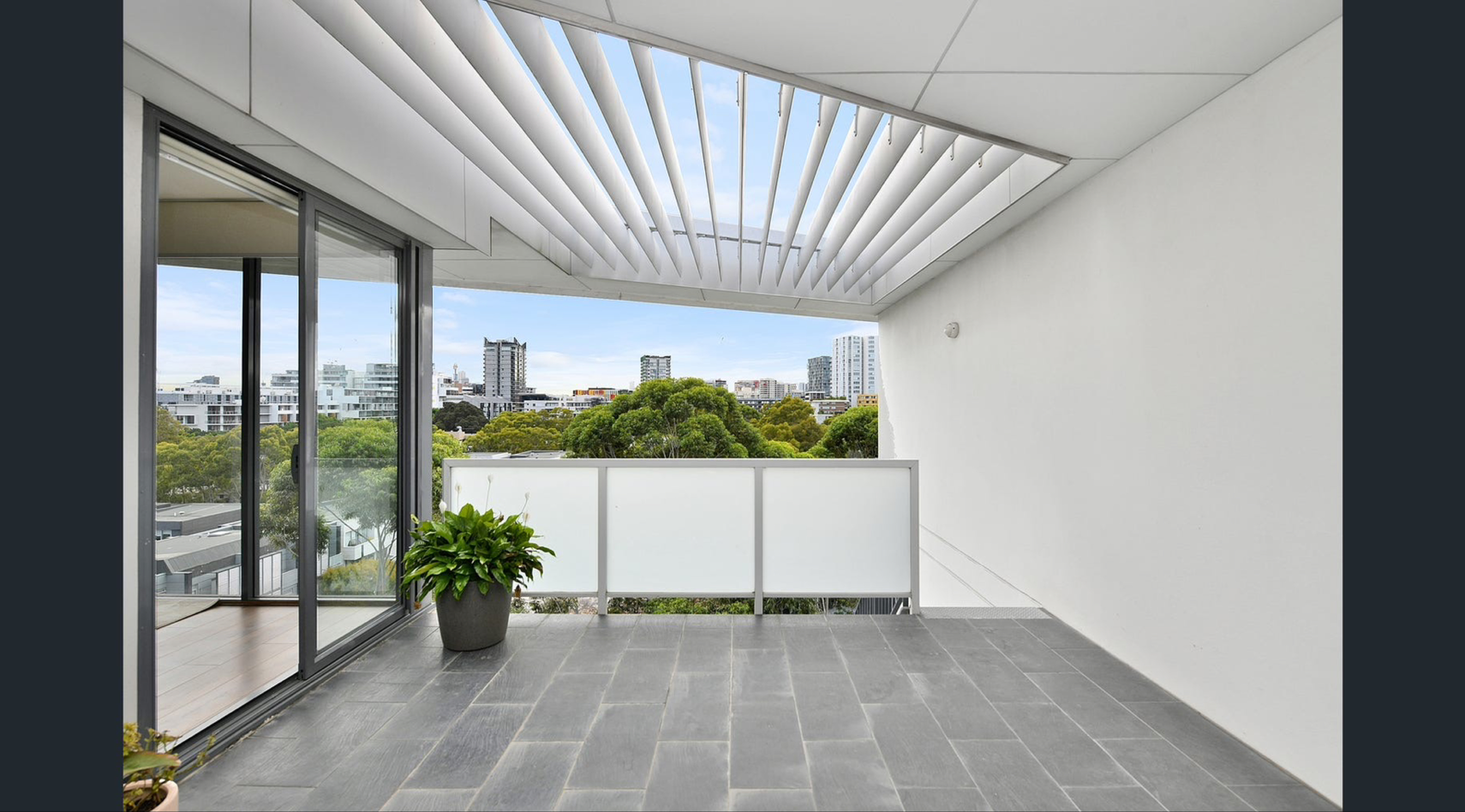 今日墨尔本Zetland 顶楼两层公寓找室友 Zetland 顶楼两层公寓找室友