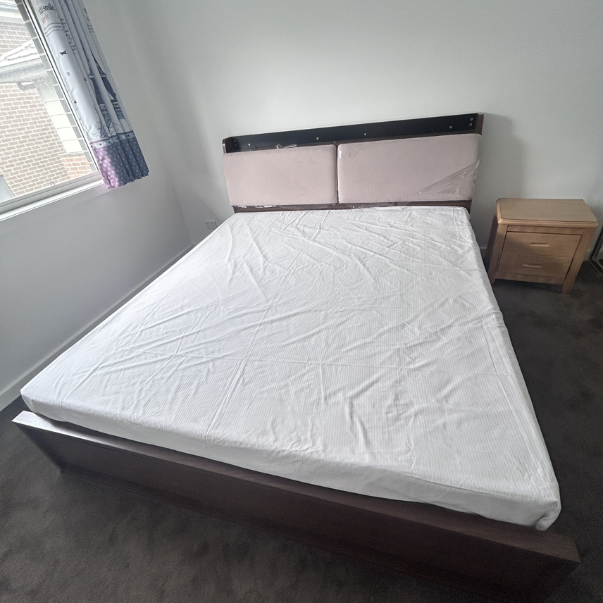 今日珀斯Kellyville kingsize 大床 全新床架床垫 全新装修 超大衣柜門口公交车站包水电网宽带 Kellyville kingsize 大床 全新床架床垫 全新装修 超大衣柜門口公交车站包水电网宽带