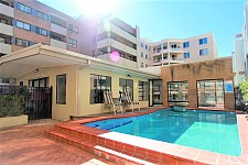 Hurstville 翻新宽敞两房  书房