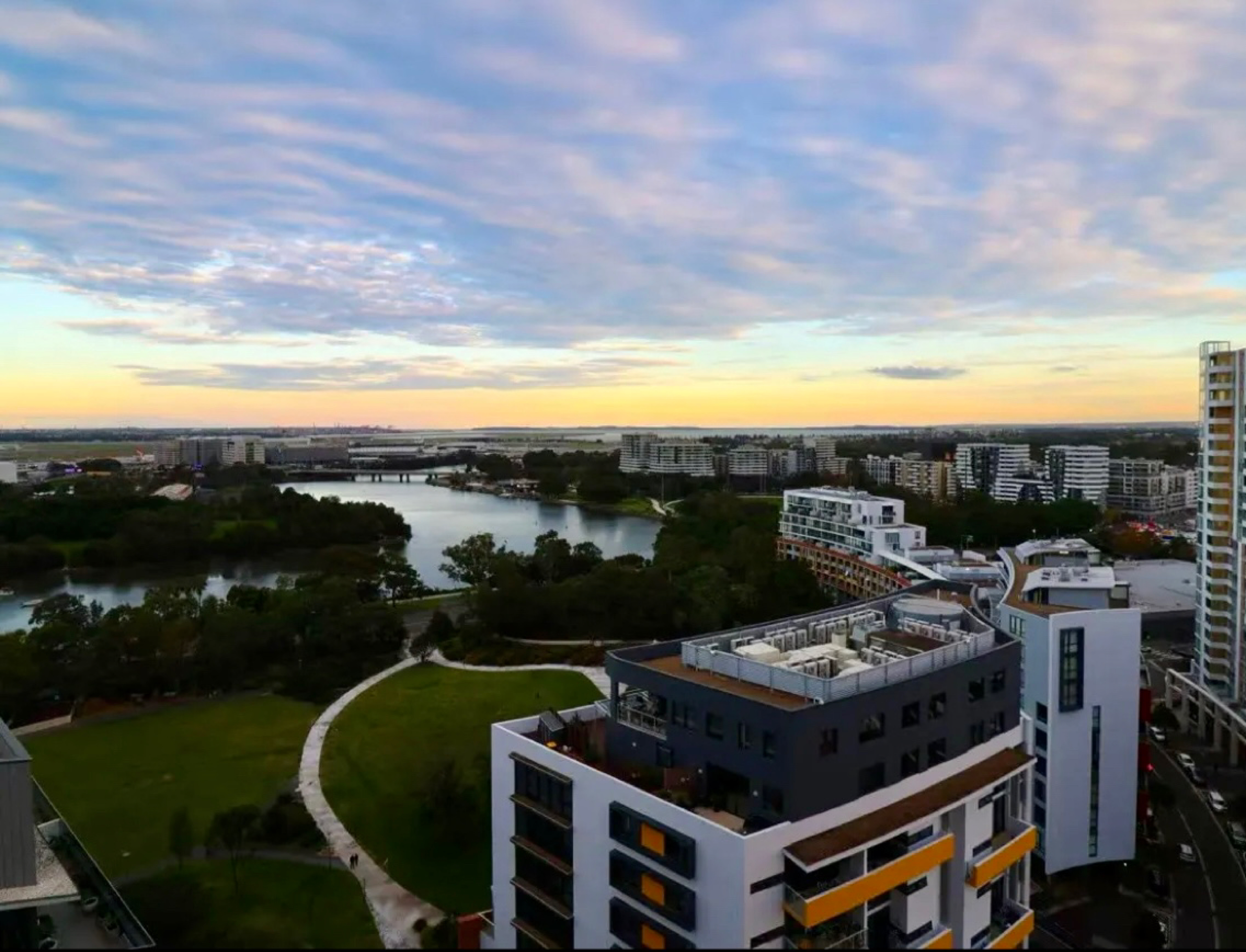 今日悉尼Wolli Creek Wolli Creek 新公寓高层独立study找一位女生舍友 Wolli Creek Wolli Creek 新公寓高层独立study找一位女生舍友