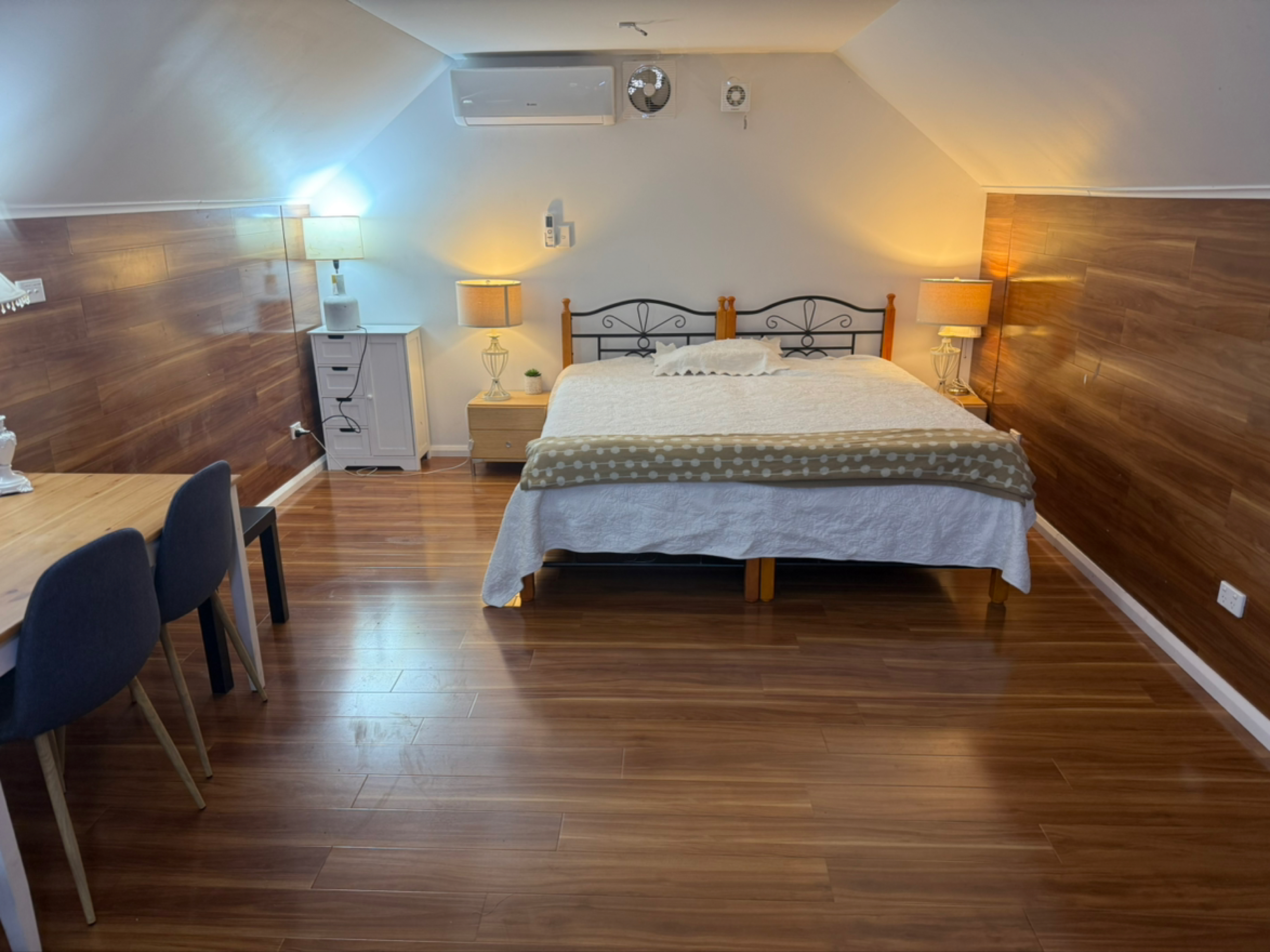 今日悉尼Ashfield Huge master room and study room total Price 340 Ashfield Huge master room and study room total Price 340