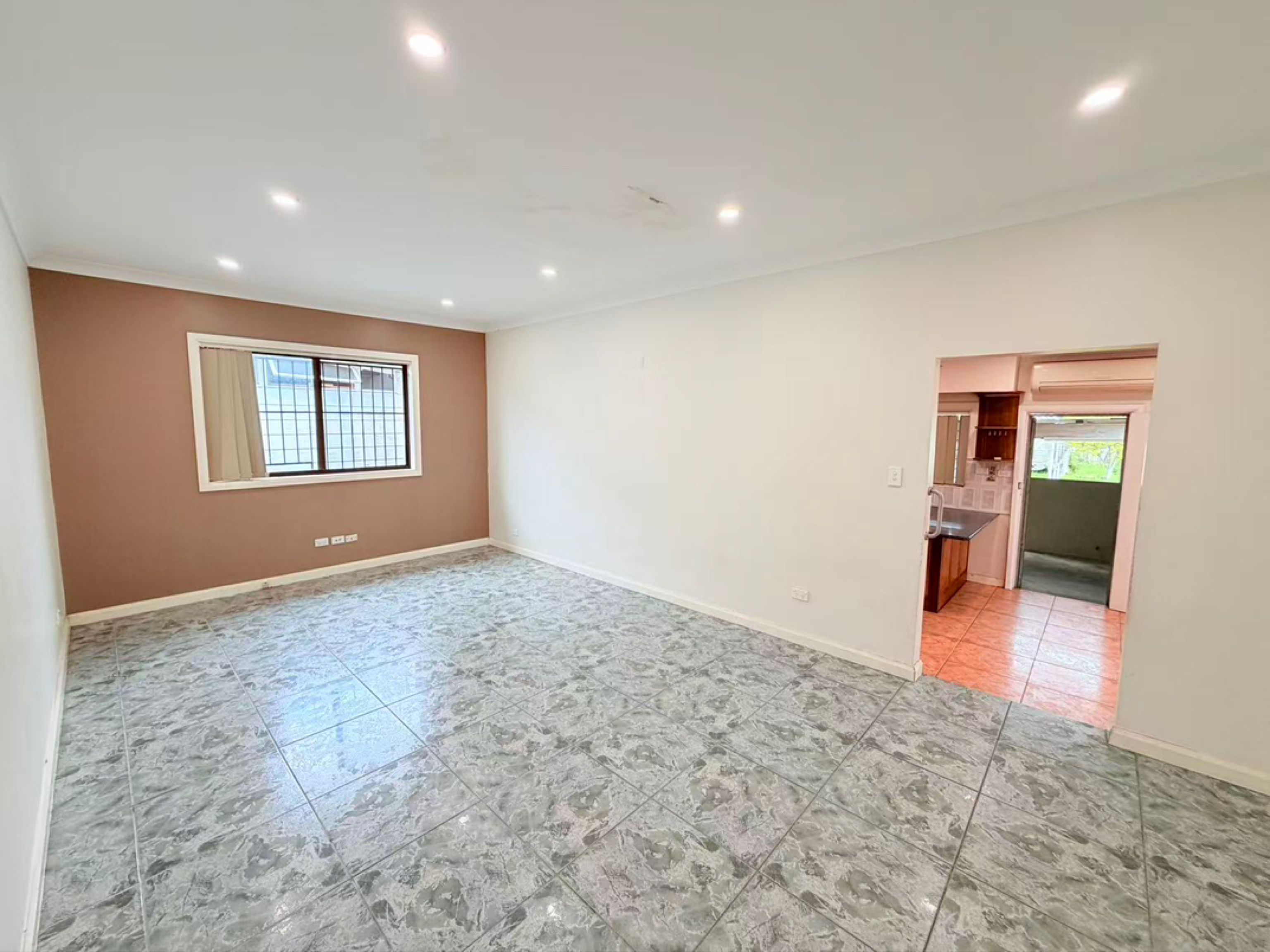 今日墨尔本Merrylands Merryland 3房2卫加书房 house 整租 步行火车站6分钟 Merrylands Merryland 3房2卫加书房 house 整租 步行火车站6分钟