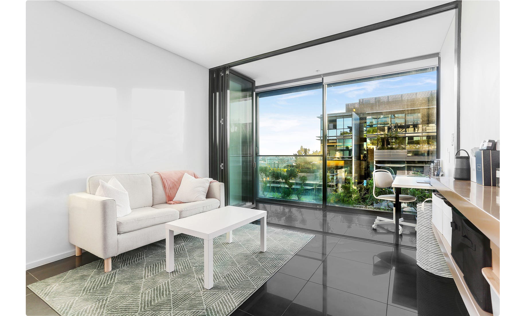今日悉尼Sydney Chippendale 带家具黄金地段的现代一居室公寓 6月24号入住 Sydney Chippendale 带家具黄金地段的现代一居室公寓 6月24号入住