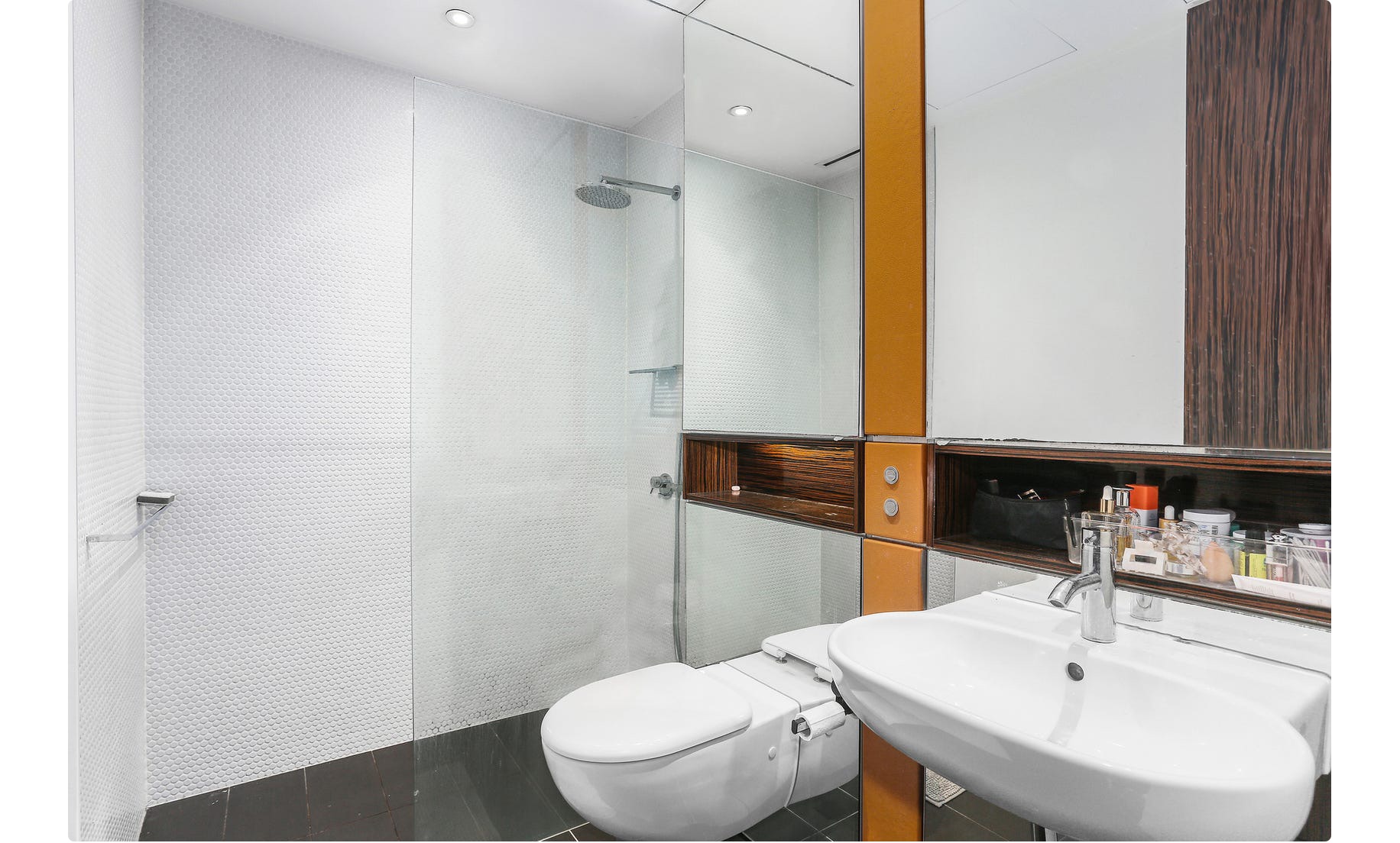 今日悉尼Sydney Chippendale 带家具黄金地段的现代一居室公寓 6月24号入住 Sydney Chippendale 带家具黄金地段的现代一居室公寓 6月24号入住