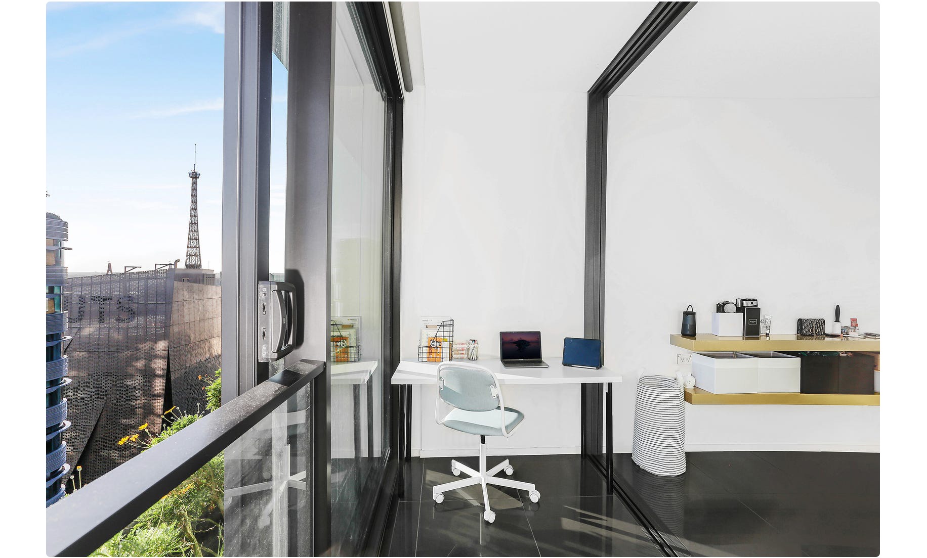 今日悉尼Sydney Chippendale 带家具黄金地段的现代一居室公寓 6月24号入住 Sydney Chippendale 带家具黄金地段的现代一居室公寓 6月24号入住