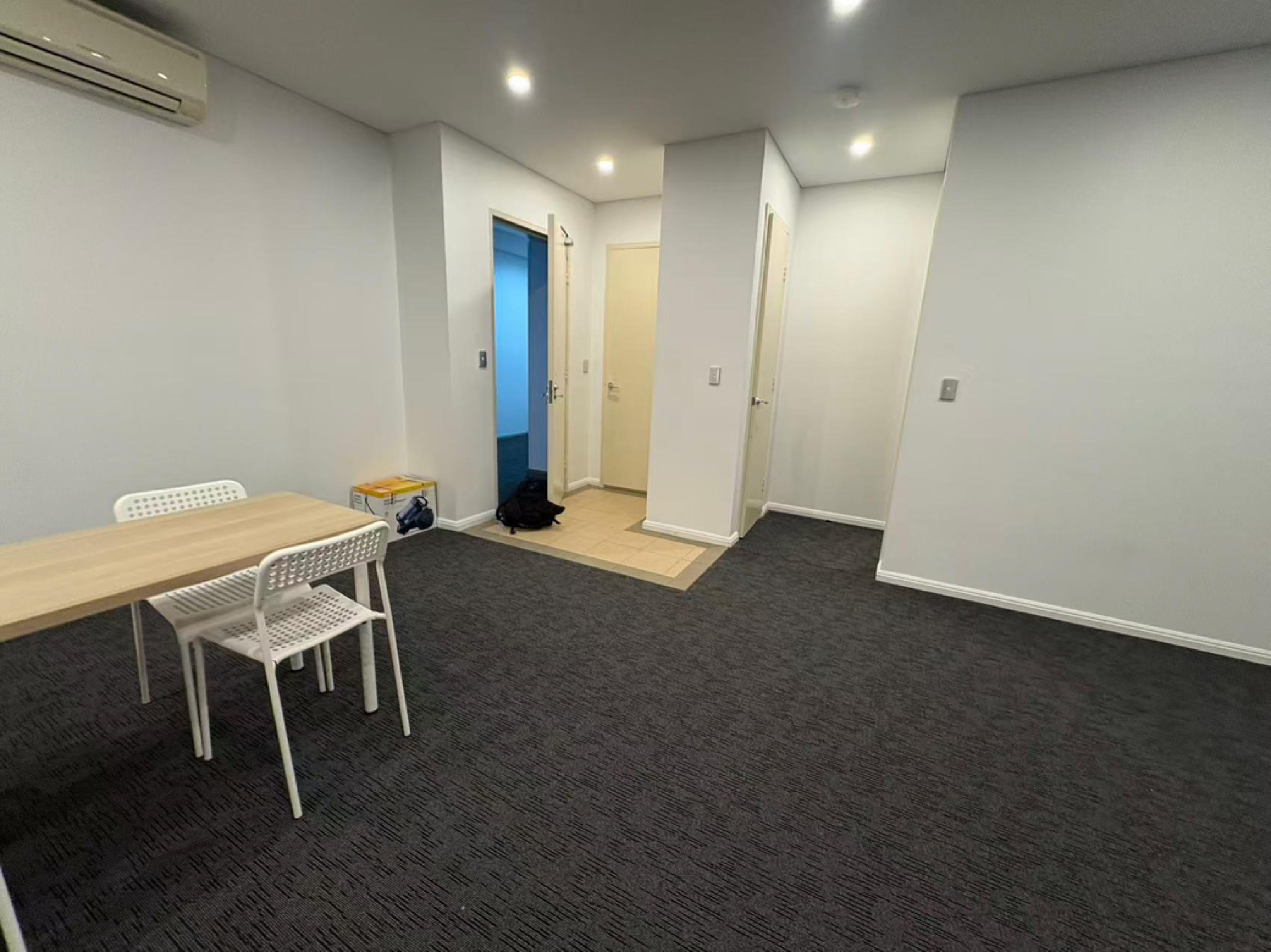 今日珀斯Rosebery 2b2b全屋空调带建设房游泳池 Rosebery 2b2b全屋空调带建设房游泳池