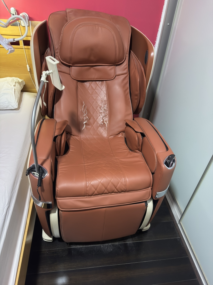今日珀斯OSIM 按摩椅 功能完好坐椅有点磨损原价8880现售1780 OSIM 按摩椅 功能完好坐椅有点磨损原价8880现售1780