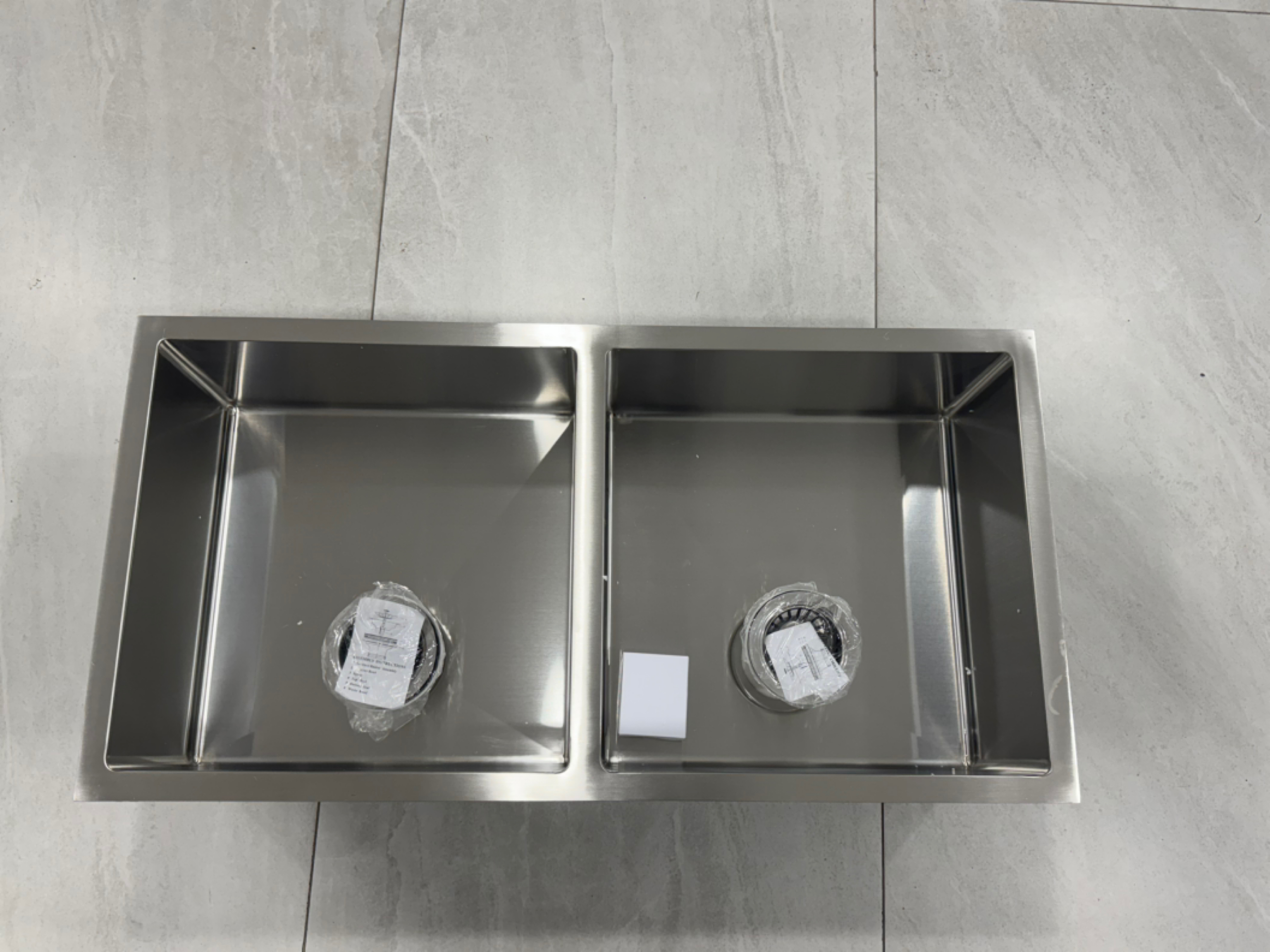 今日墨尔本Brand new kitchen stainless steel SUS304 double sinks Brand new kitchen stainless steel SUS304 double sinks