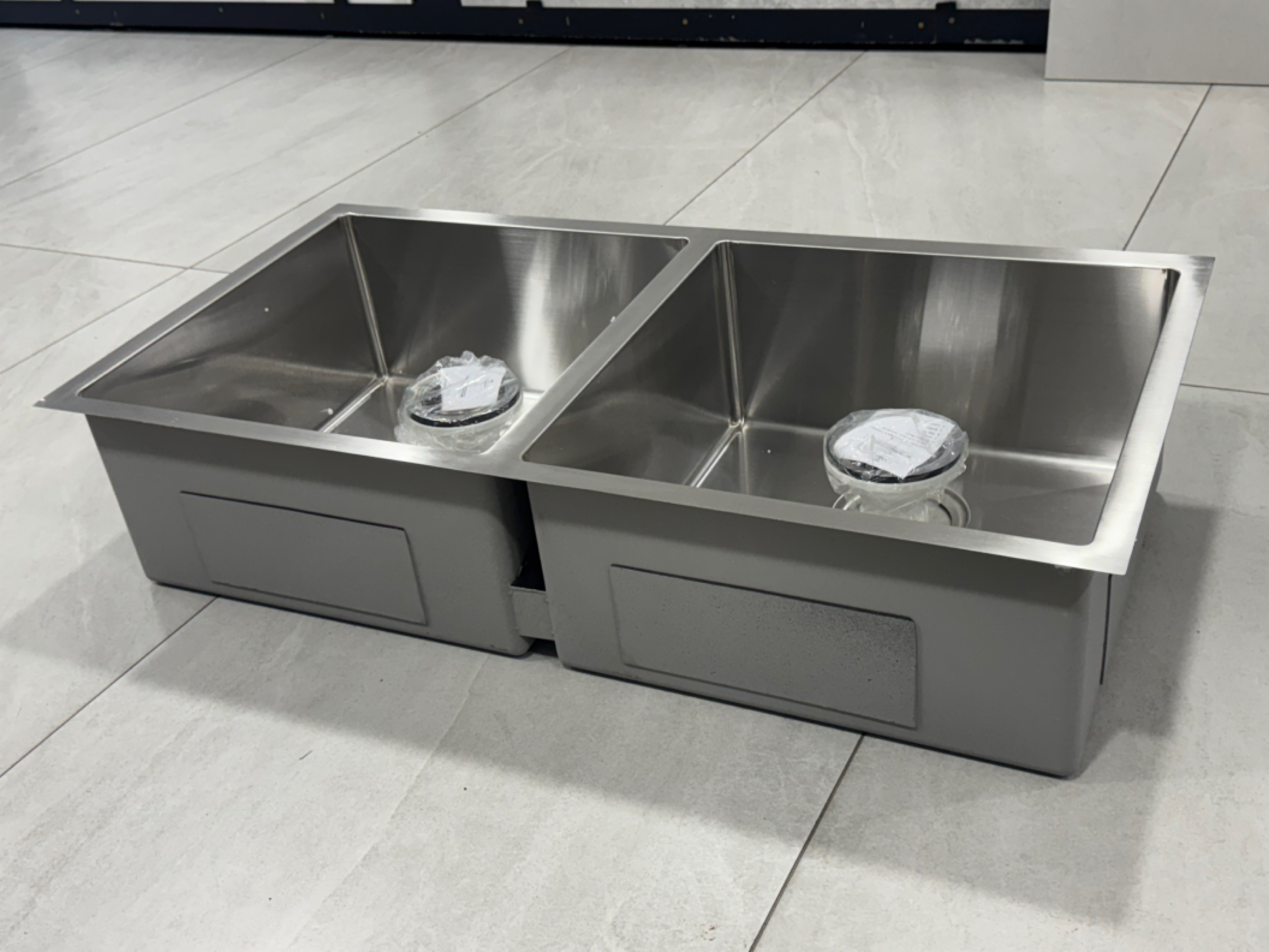 今日墨尔本Brand new kitchen stainless steel SUS304 double sinks Brand new kitchen stainless steel SUS304 double sinks
