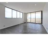 Burwood  2房2卫1车位整租930